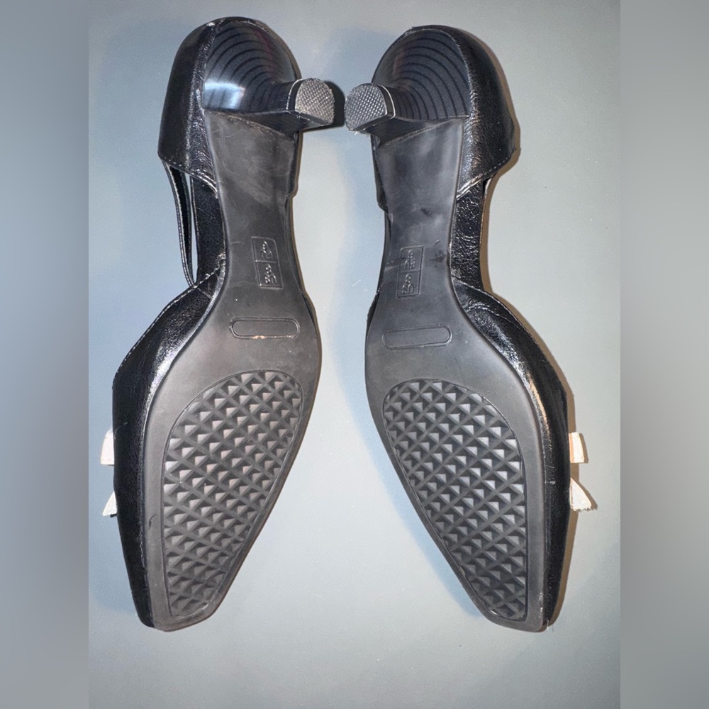 Aerosoles Elegant Black Little Heels with Cream Bow, Size 8 - Picture 6 of 16